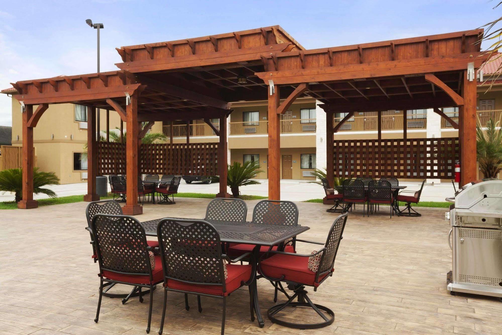 Days Inn & Suites By Wyndham Houston North-Spring Westfield Εξωτερικό φωτογραφία