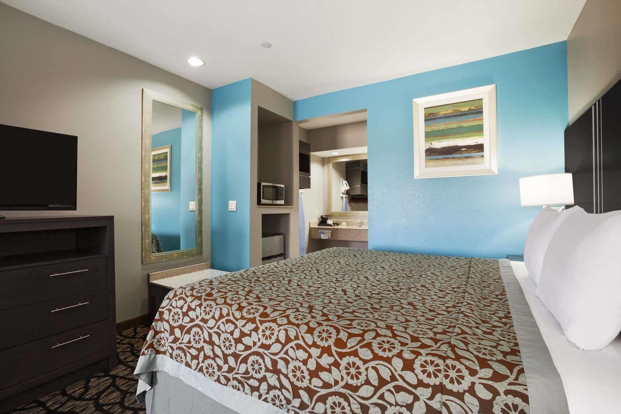 Days Inn & Suites By Wyndham Houston North-Spring Westfield Εξωτερικό φωτογραφία