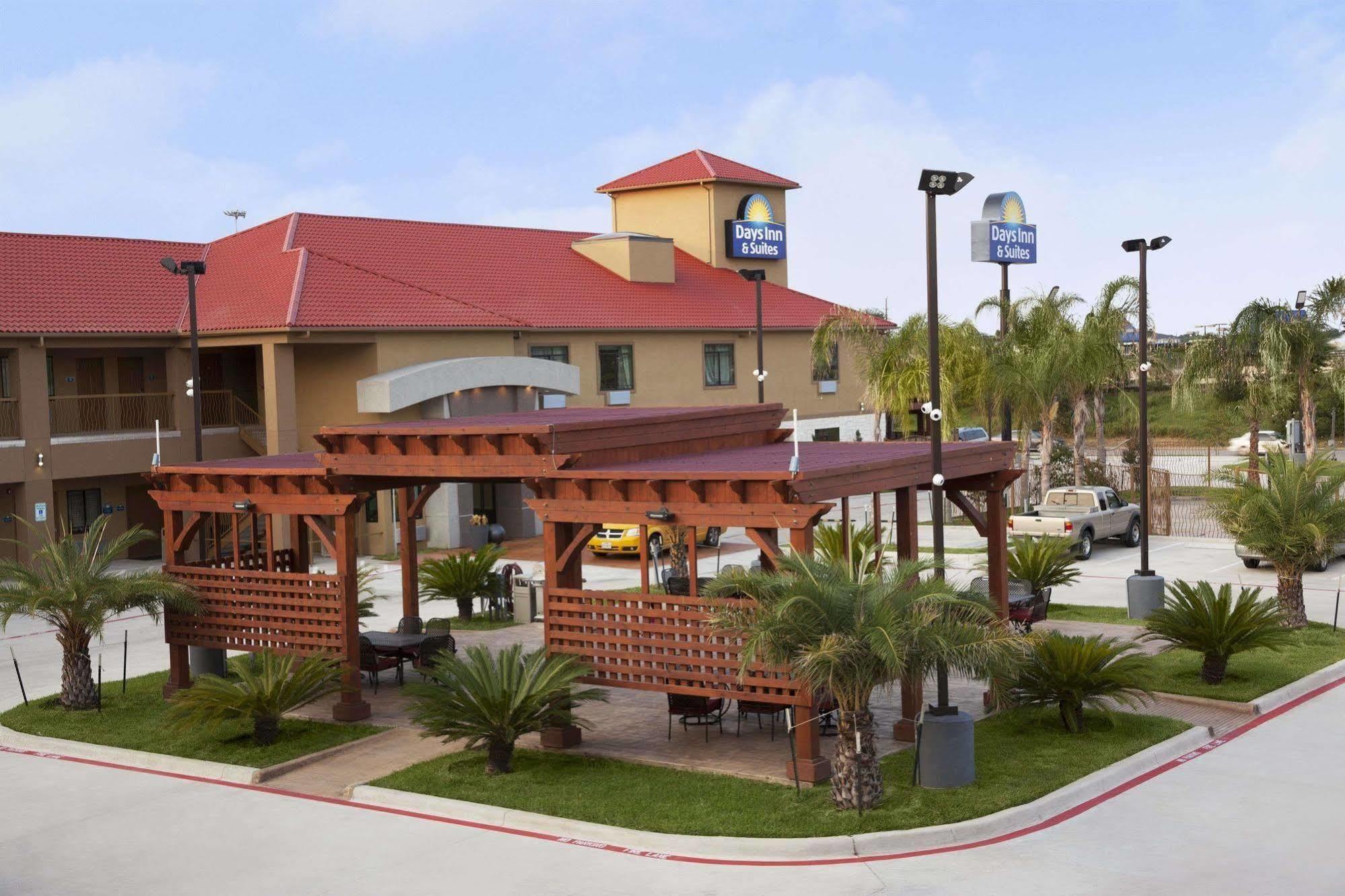 Days Inn & Suites By Wyndham Houston North-Spring Westfield Εξωτερικό φωτογραφία